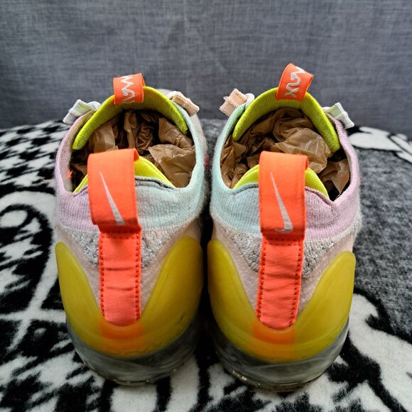 Size 10 Nike Air VaporMax 2021 FK Women DH4088-002 Grey Volt Neon Crimson Sneake - Picture 4 of 12